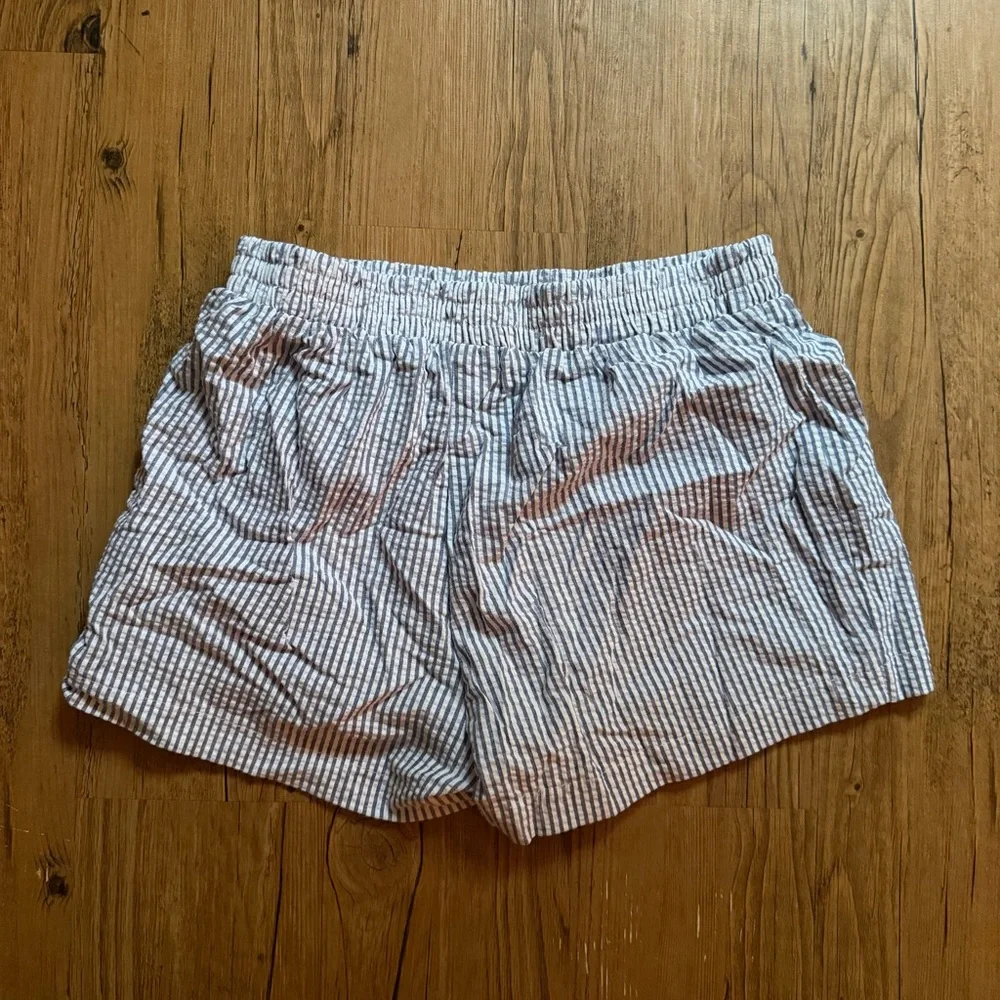 Urban Outfitters white and blue gingham shorts in a S #gingham #summer